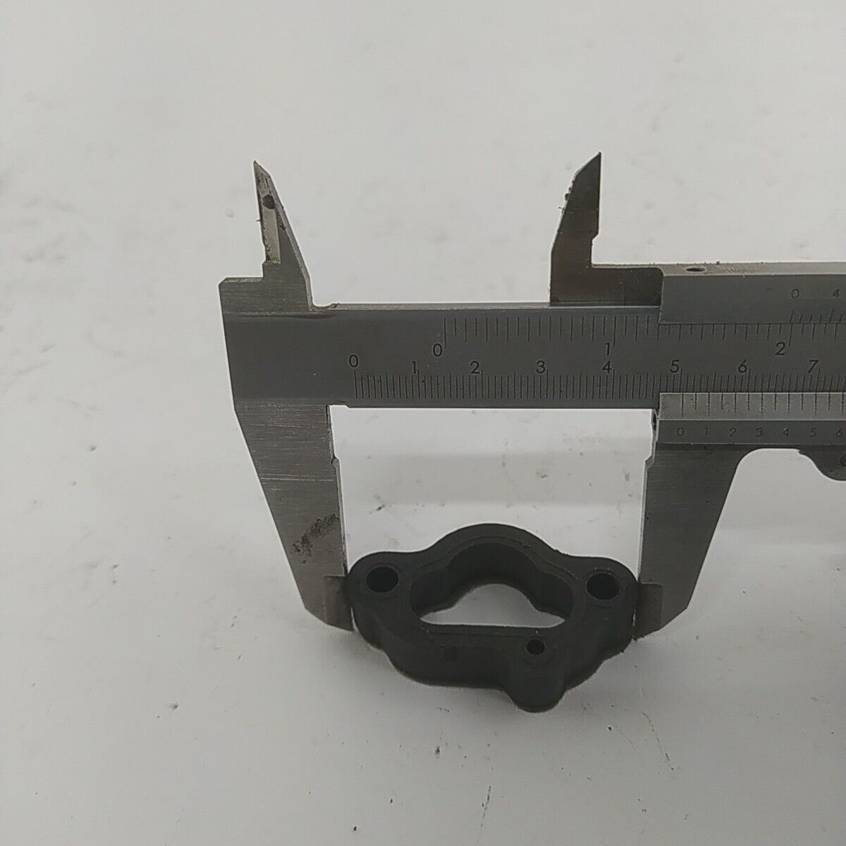 ricambi FLANGIA COLLETTORE CARBURATORE Per motosega castor ALPINA PROF 70 usati