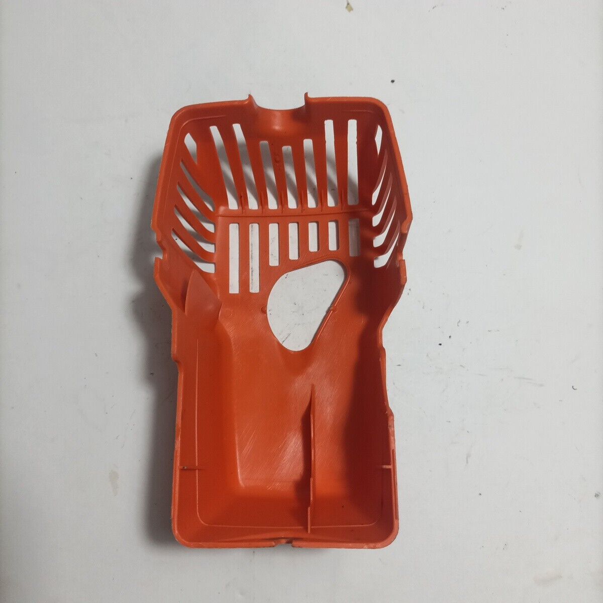 Ricambio usato per DECESPUGLIATORE EFCO oleo mac KING 26 COPERCHIO COPRI MOTORE