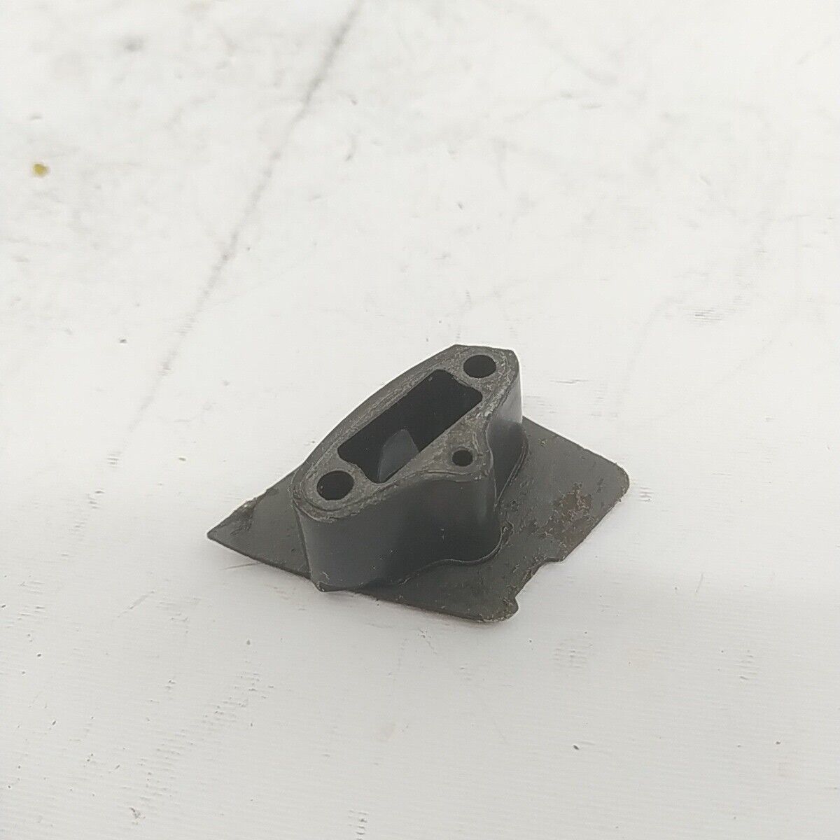 ricambio FLANGIA COLLETTORE CARBURATORE PER MOTOSEGA ALPINA CASTOR 41 40 usati