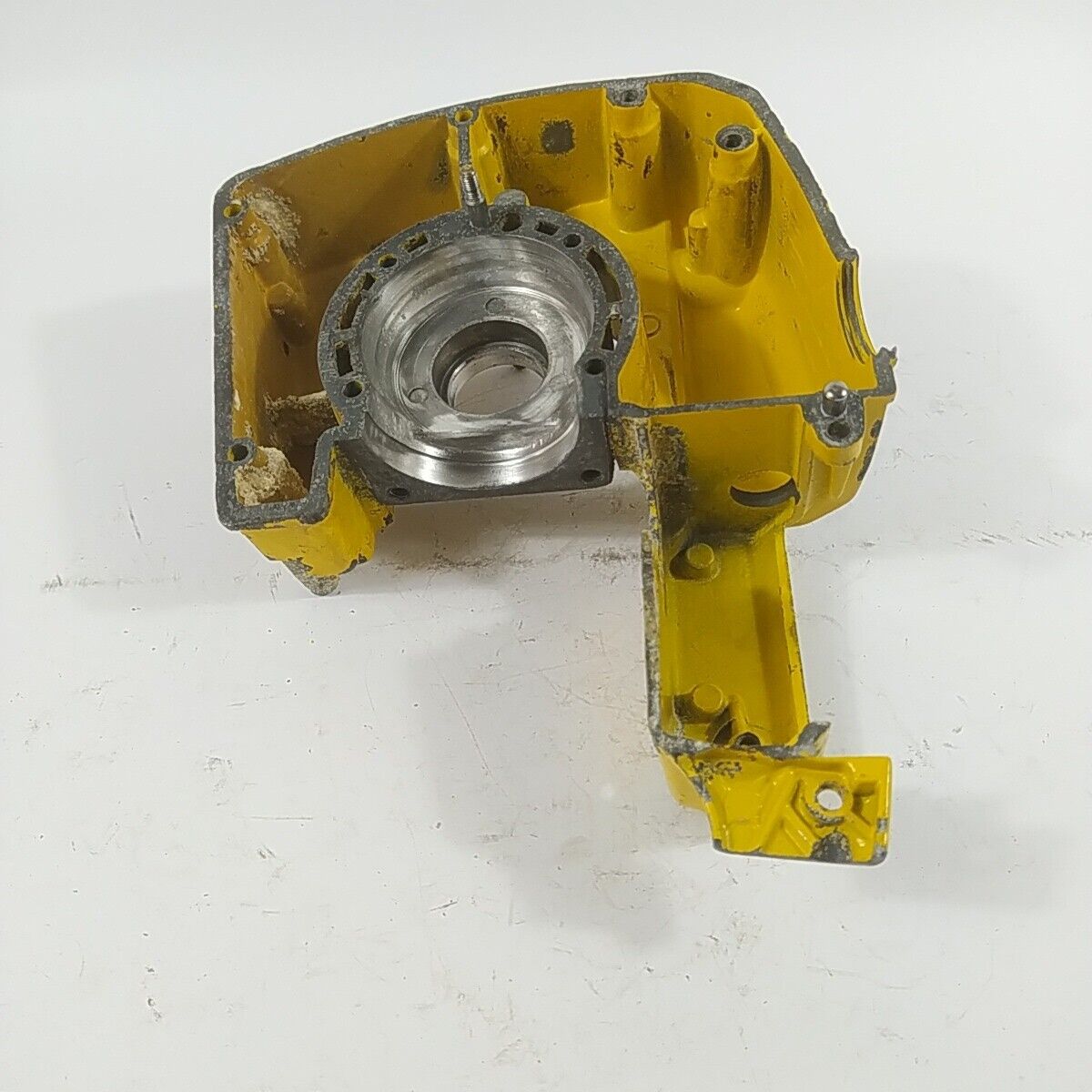 ricambio CARTER BASAMENTO ALBERO MOTORE lato frizione motosega ALPINA p 70 usati