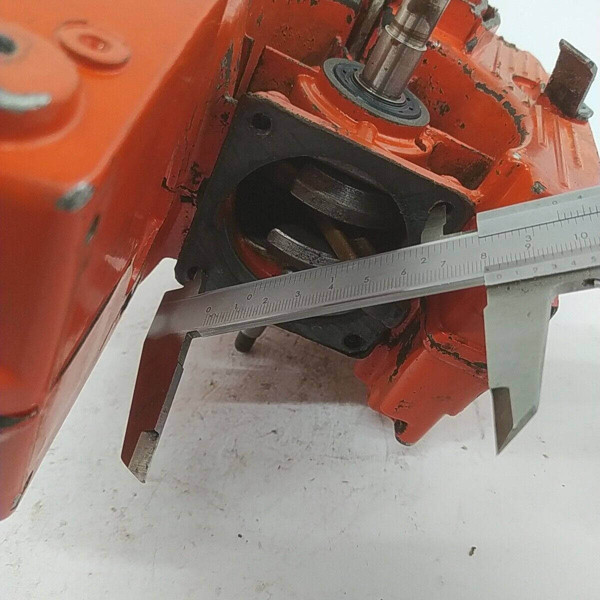 Ricambi TELAIO BASAMENTO ALBERO MOTORE usati per motosega CASTOR C70 ALPINA A70 