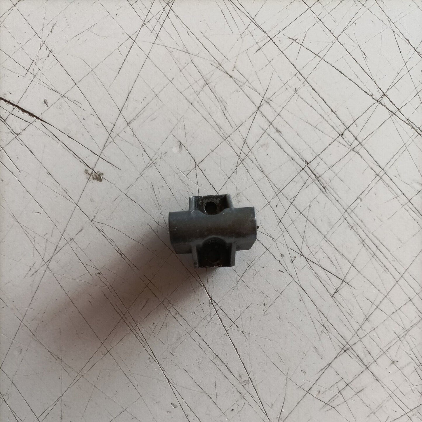 SUPPORTO IMPUGNATURA PER MOTOSEGA EMAK OLEO MAC 935 EFCO 134 135 ricambi usati