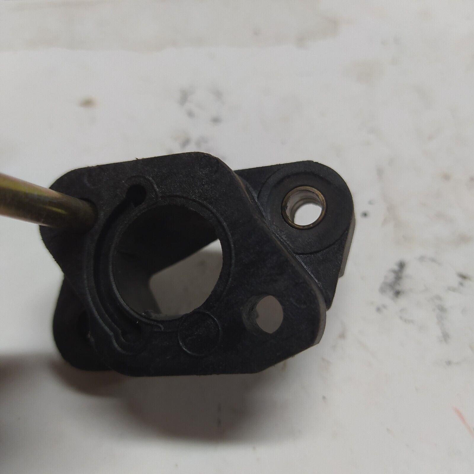 RACCORDO COLLETTORE flangia CARBURATORE Usato per decespugliatore ZENOAH