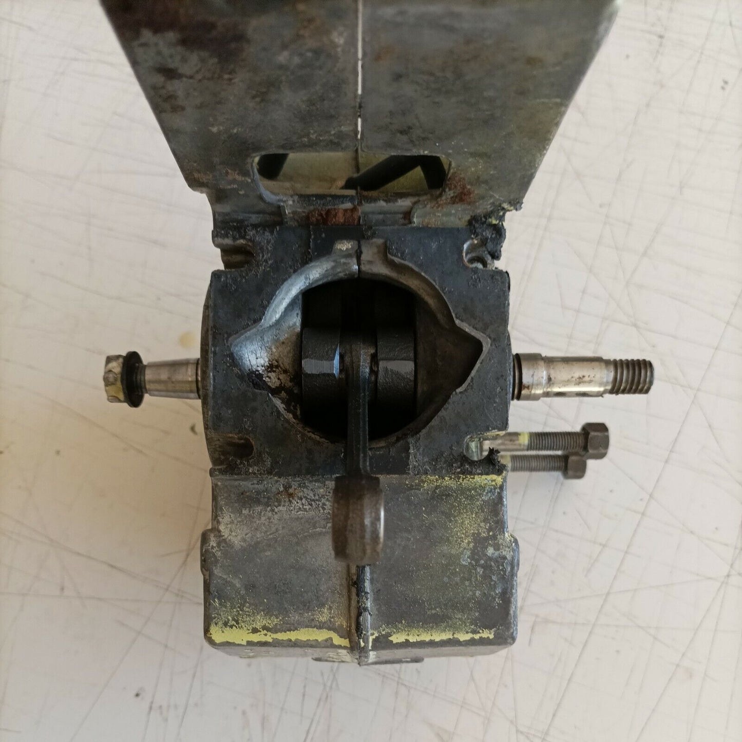 MOTOSEGA PIONEER EASYARC START P20 carter BASAMENTO E ALBERO MOTORE usato