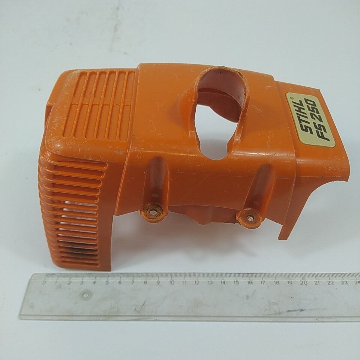 Ricambio per decespugliatore STIHL FS 250 COPERCHIO COPRI MOTORE CILINDRO usato