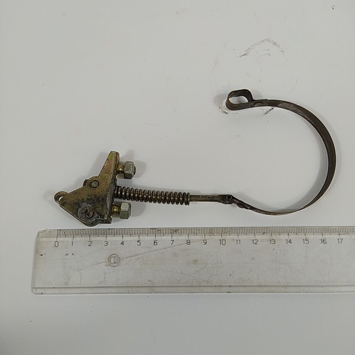 ricambio usato PROTEZIONE BLOCCO FRIZIONE CATENA per motosega CASTOR 438