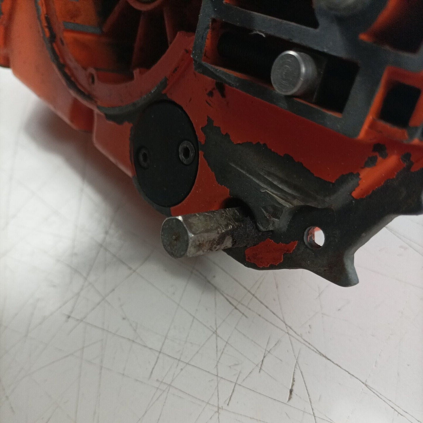 MOTOSEGA OLEOMAC OM 251 PERNO bullone PASSAGGIO CATENA LAMA ricambi usati