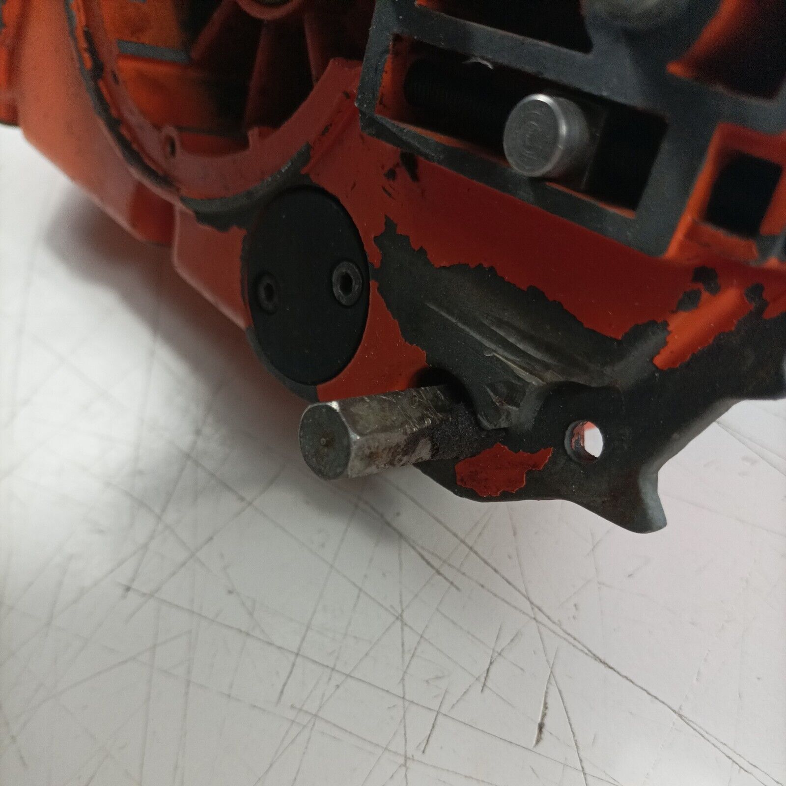 MOTOSEGA OLEOMAC OM 251 PERNO bullone PASSAGGIO CATENA LAMA ricambi usati