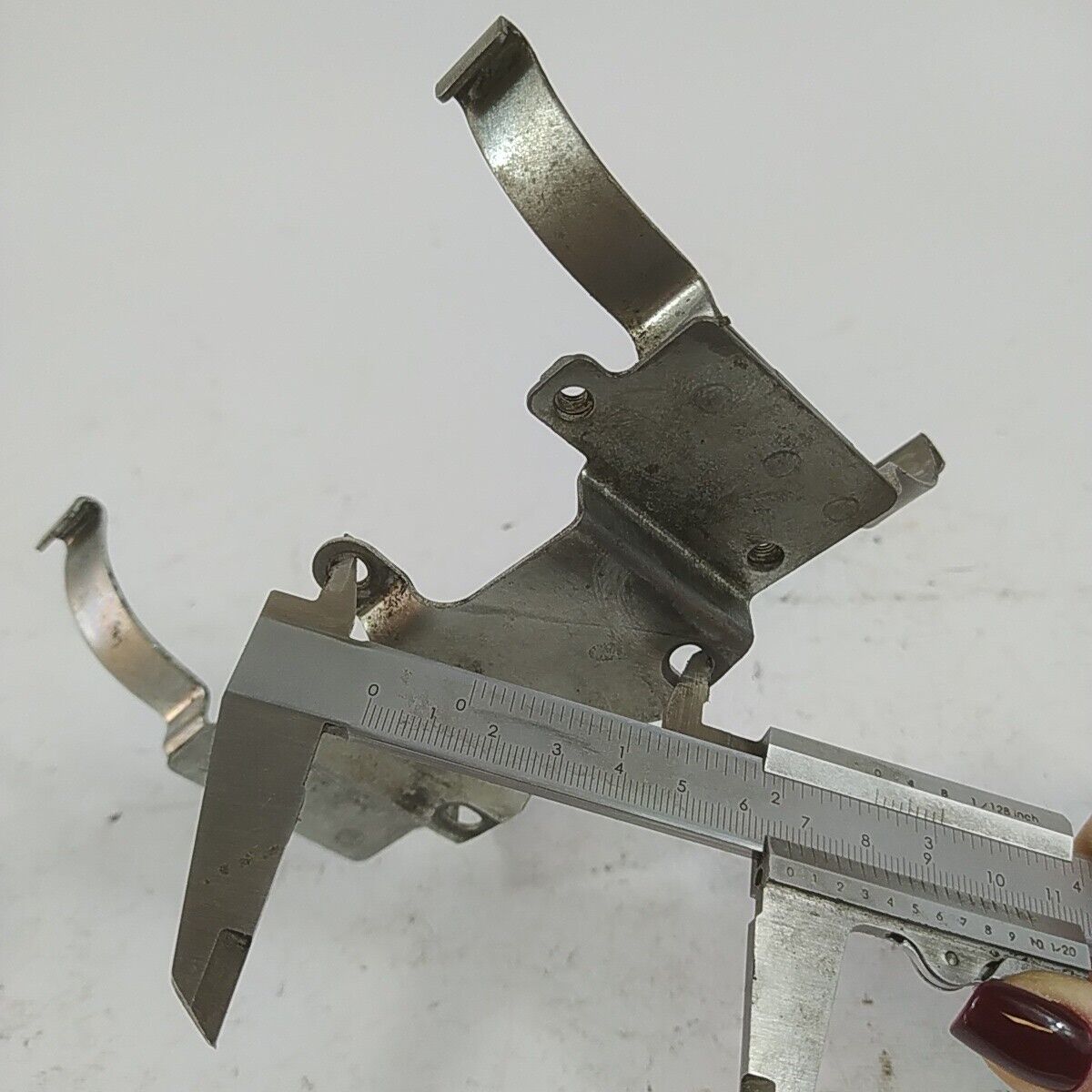 Ricambio DECESPUGLIATORE kawasaki kt 17 STAFFA SERBATOIO CARBURANTE mix usato