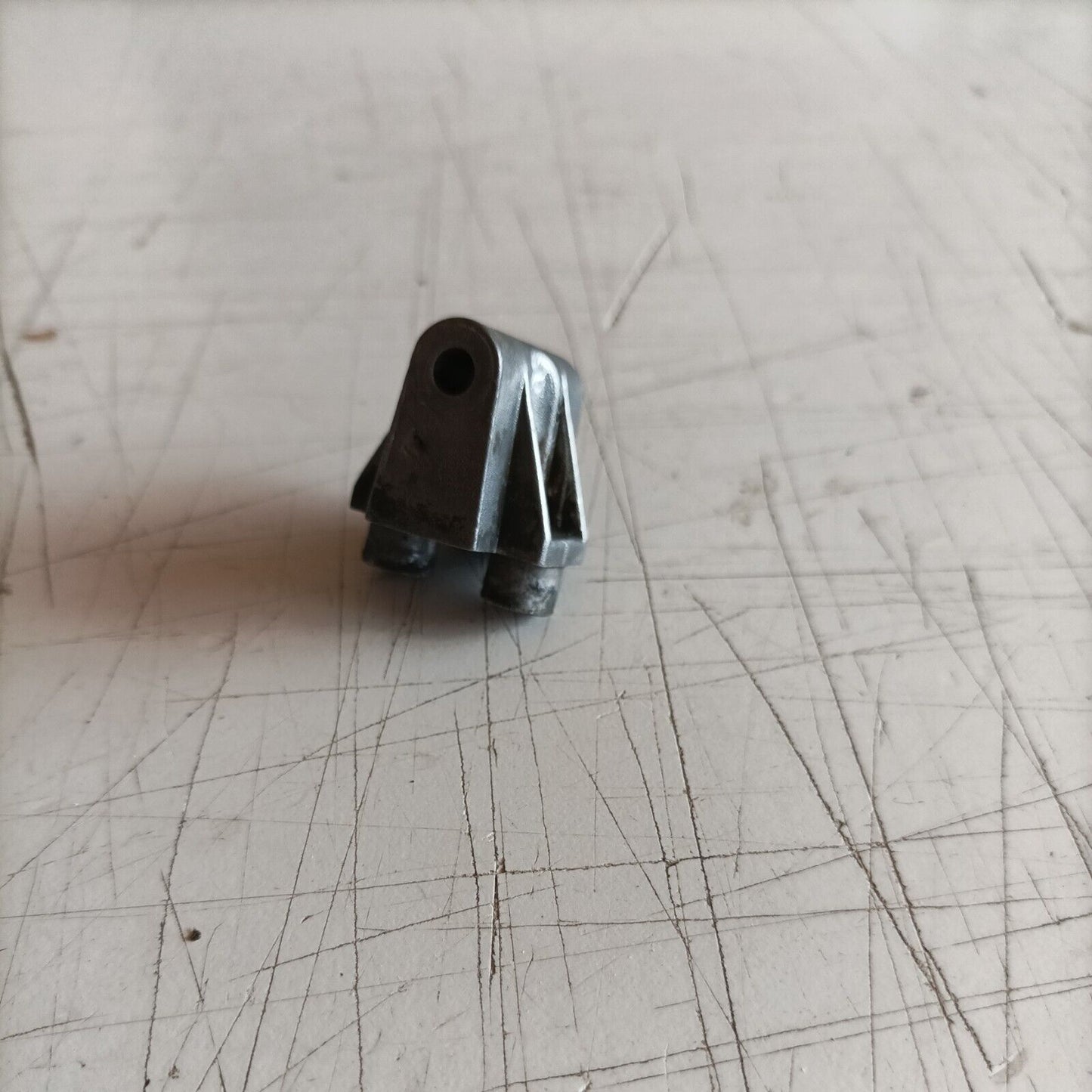 SUPPORTO IMPUGNATURA PER MOTOSEGA EMAK OLEO MAC 935 EFCO 134 135 ricambi usati