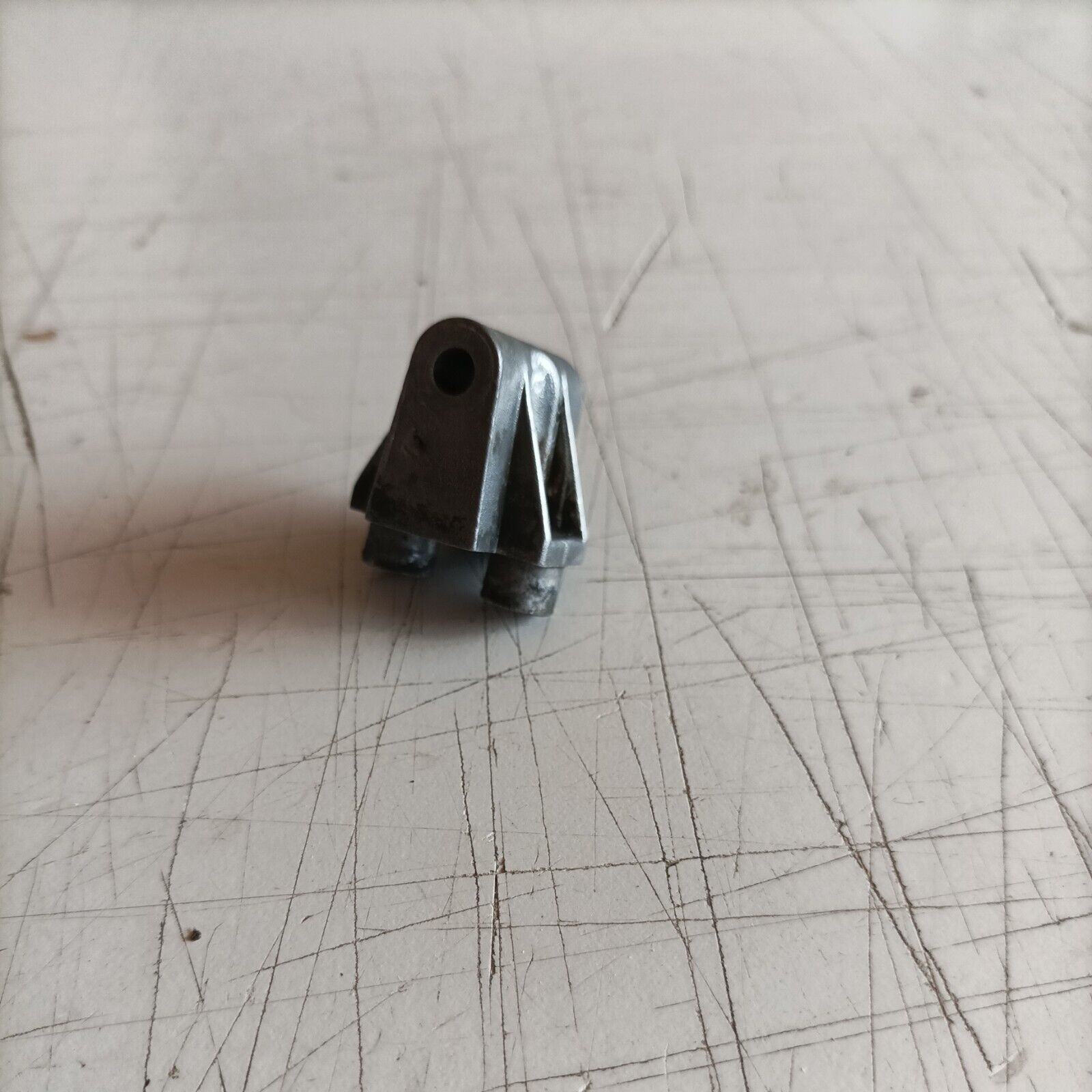 SUPPORTO IMPUGNATURA PER MOTOSEGA EMAK OLEO MAC 935 EFCO 134 135 ricambi usati