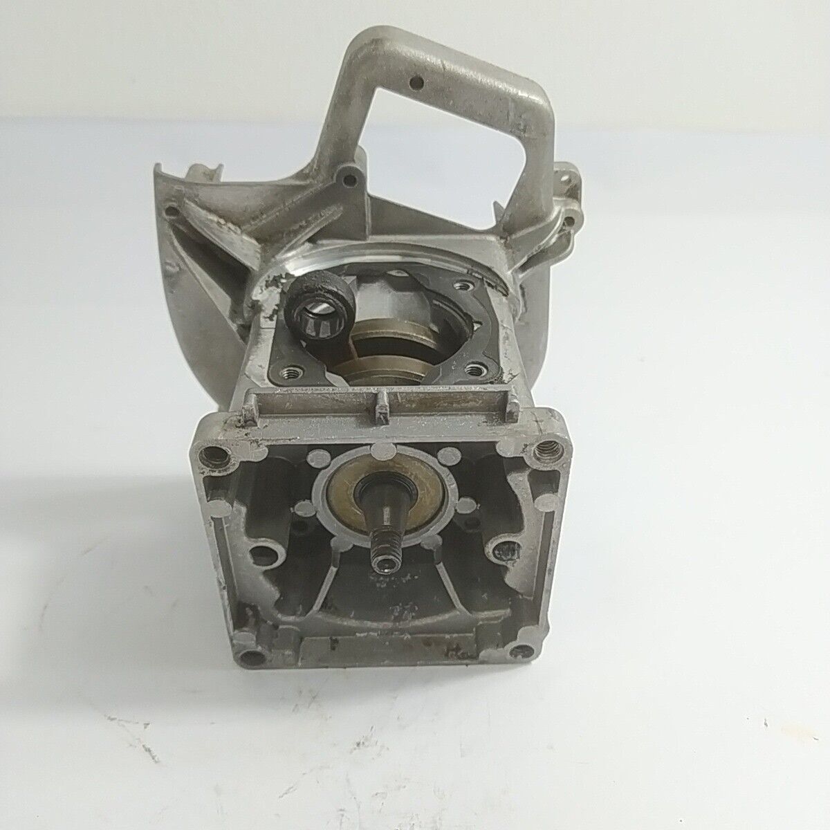 Ricambio BASAMENTO E ALBERO MOTORE Usato decespugliatore Mcculloch ELITE 3000