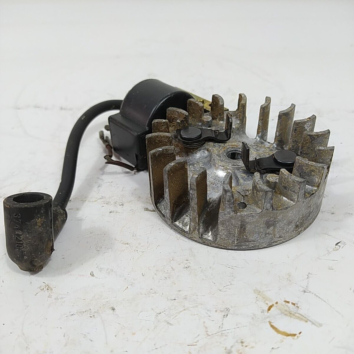 ricambio usato BOBINA E VOLANO MAGNETICO DI AVVIAMENTO per motosega CASTOR 330 