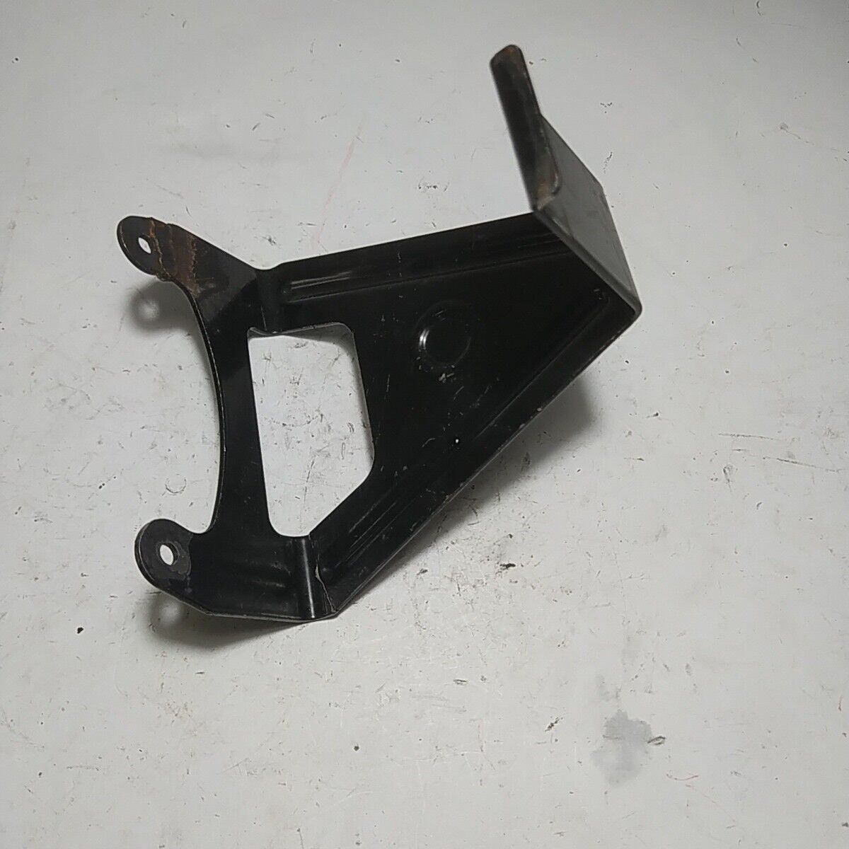 Ricambio STAFFA MOTORE A ZAINO Usato per decespugliatore Mcculloch ELITE 3800