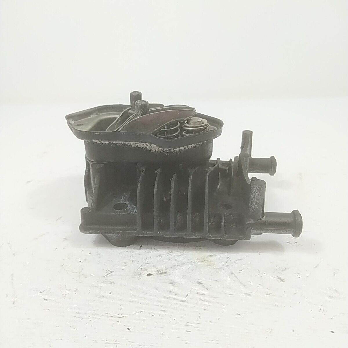 Ricambio TESTATA CILINDRO MOTORE per tosaerba Briggs & Stratton 675 EXi usato