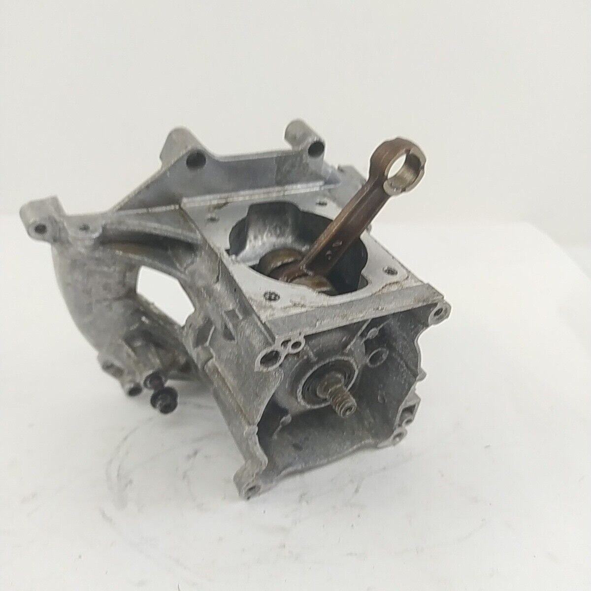 Ricambio BASAMENTO E ALBERO MOTORE usato per decespugliatore MITSUBISHI TL 52