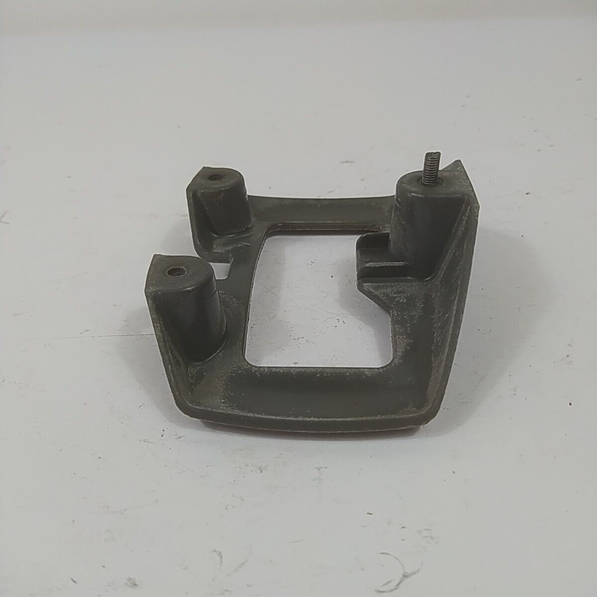 Ricambio per decespugliatore EFCO 8250 STAFFA SERBATOIO CARBURANTE BENZINA usato