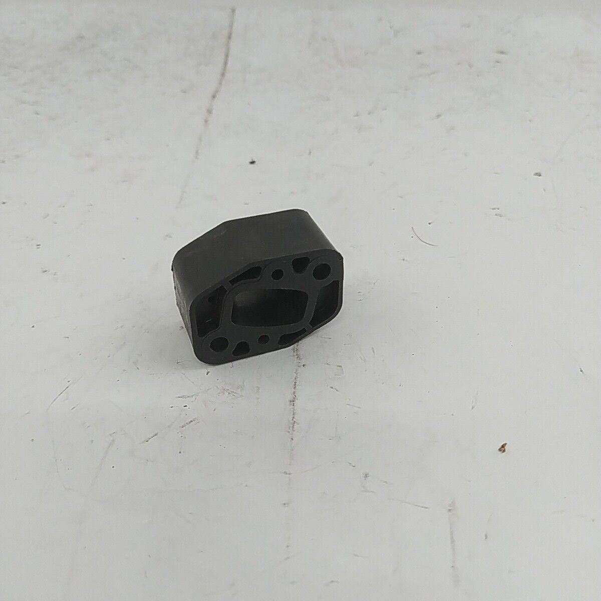 Ricambio COLLETTORE RACCORDO CARBURATORE usato per decespugliatore MARUYAMA 520