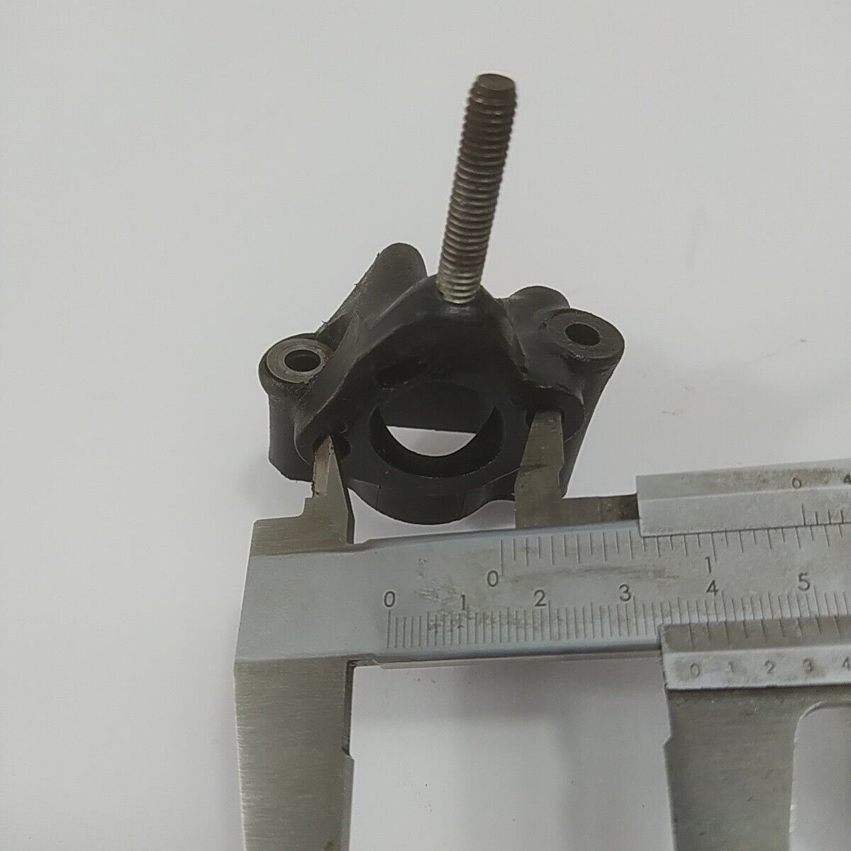 ricambi FLANGIA COLLETTORE CARBURATORE per motosega castor ALPINA PROF 70 usati