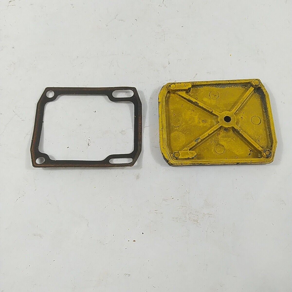 Ricambi COPERCHIO SERBATOIO OLIO PER MOTOSEGA MCCULLOCH PRO MAC 555 usati