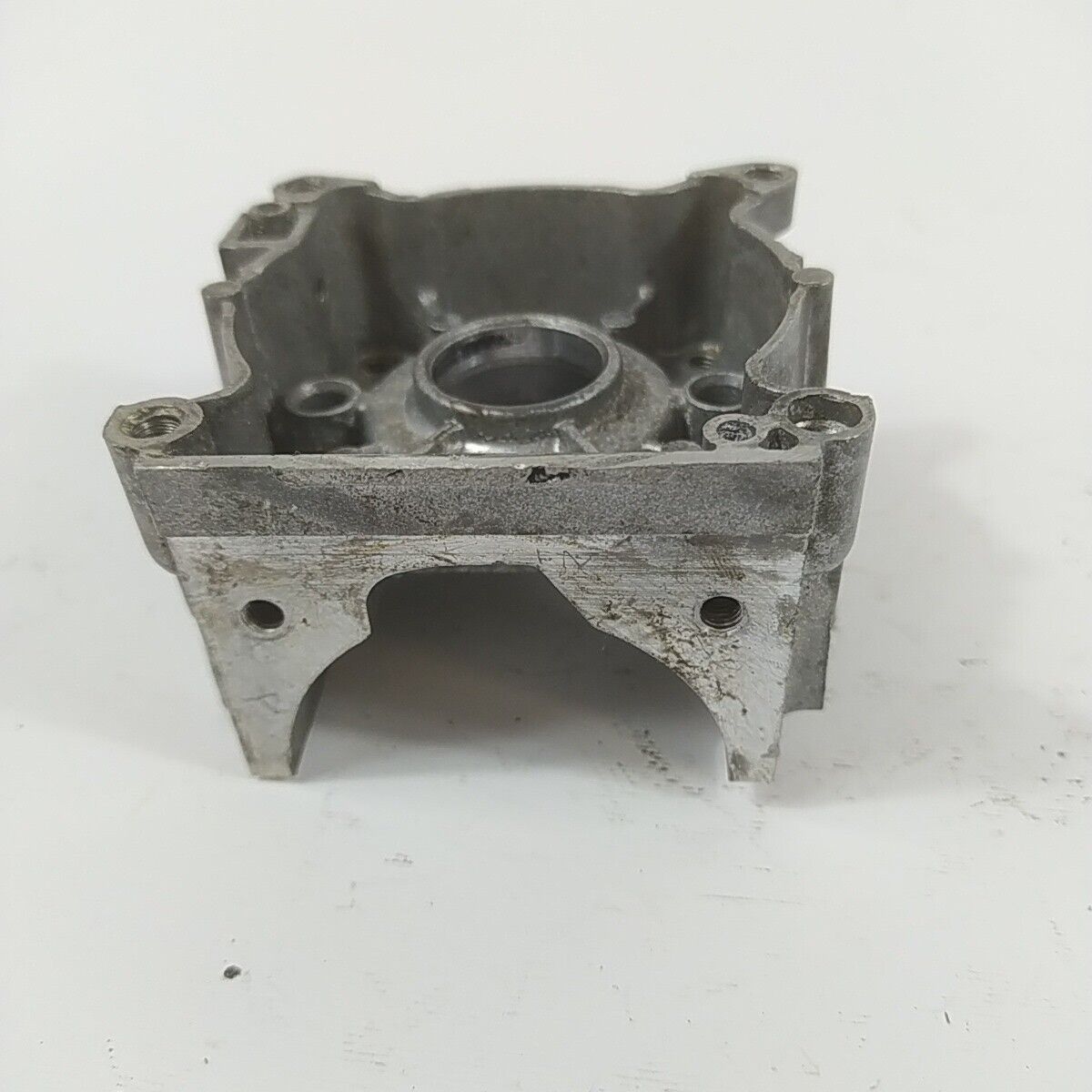 Ricambio CARTER BASAMENTO MOTORE usato per decespugliatore MITSUBISHI MARUYAMA