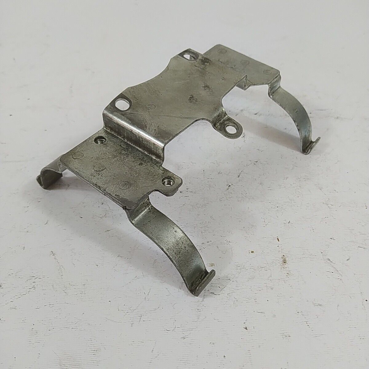 Ricambio DECESPUGLIATORE kawasaki kt 17 STAFFA SERBATOIO CARBURANTE mix usato