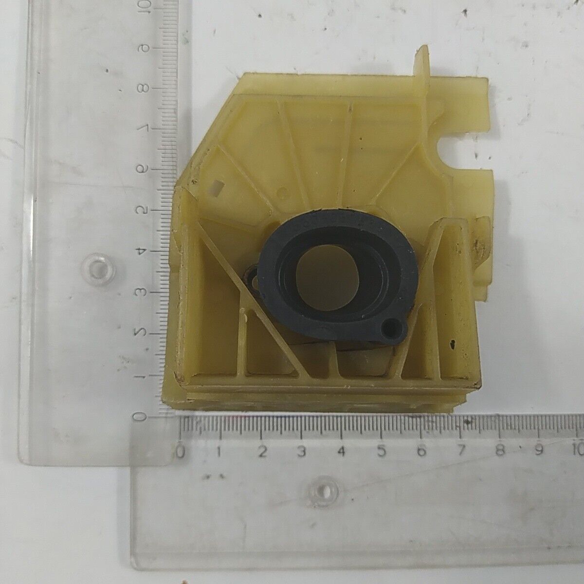 Ricambio COLLETTORE RACCORDO flangia CARBURATORE PER MOTOSEGA POULAN usato