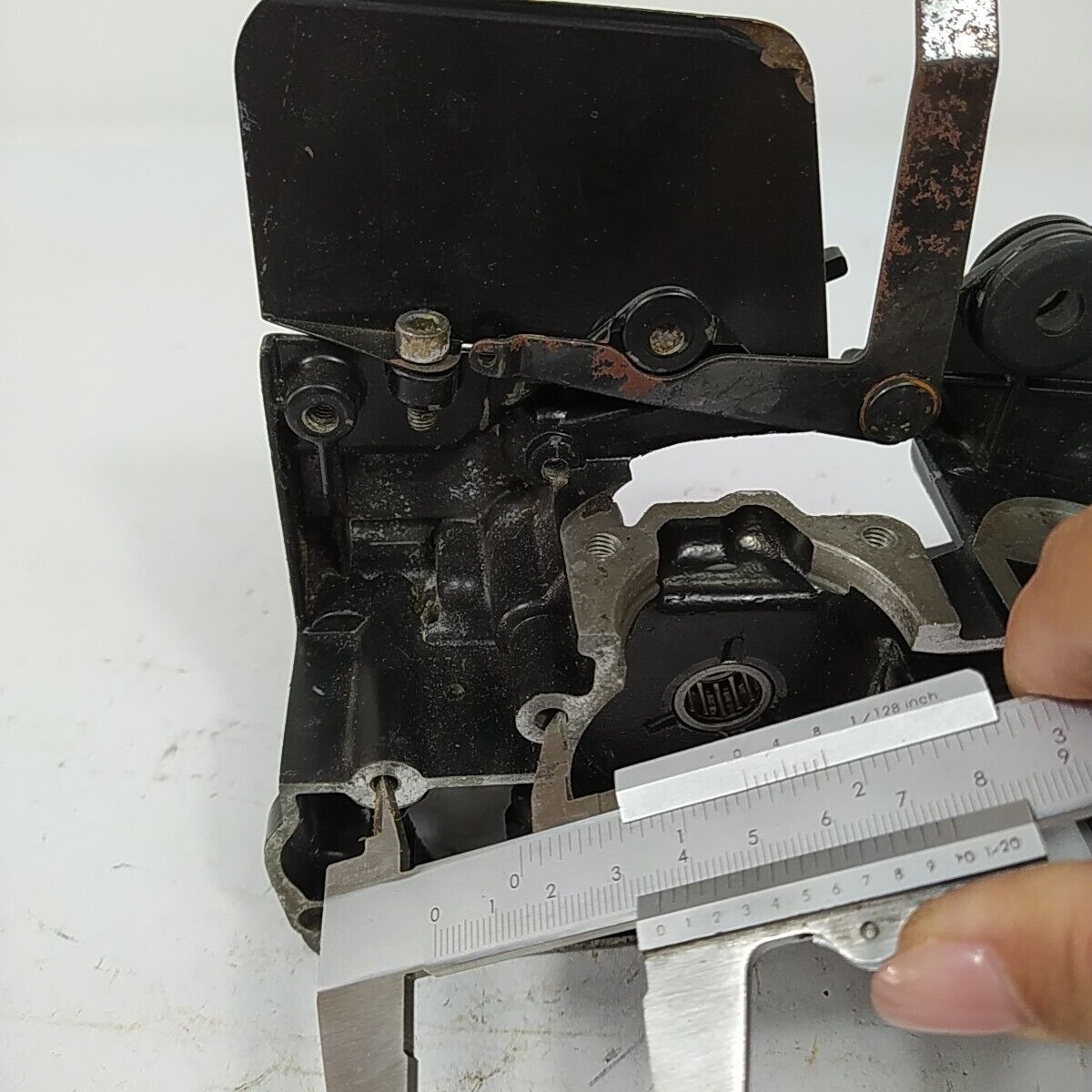 BASAMENTO CILINDRO serbatoio olio PER MOTOSEGA MCCULLOCH 45 EUROPA 92 usato
