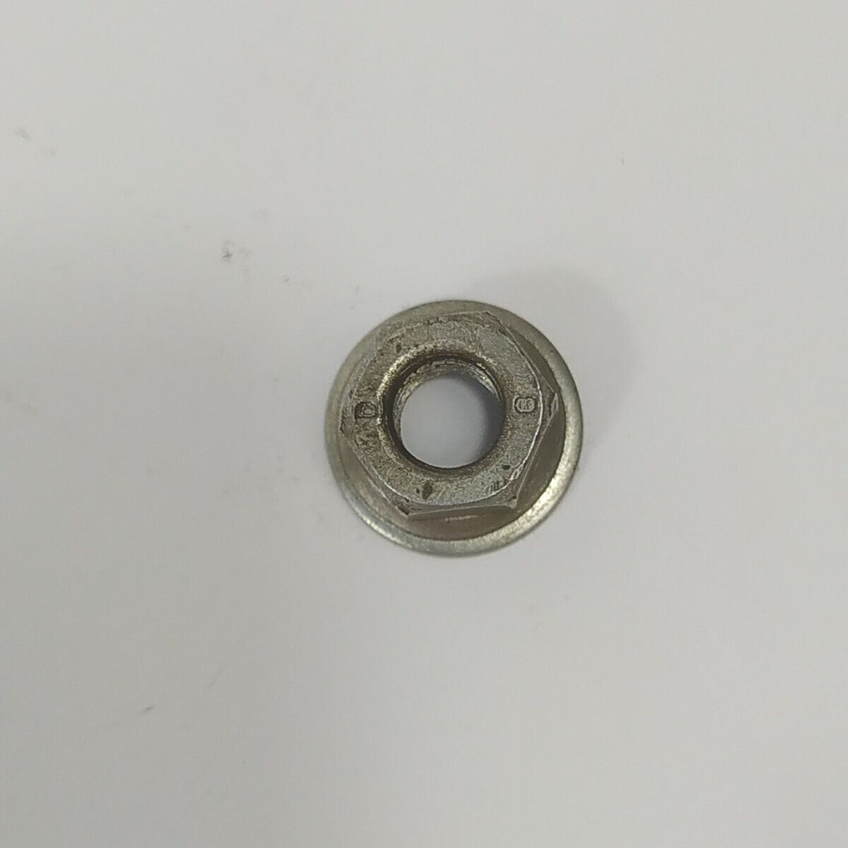 Ricambio per decespugliatore EFCO 8250 DADO ALBERO MOTORE LATO VOLANO usato