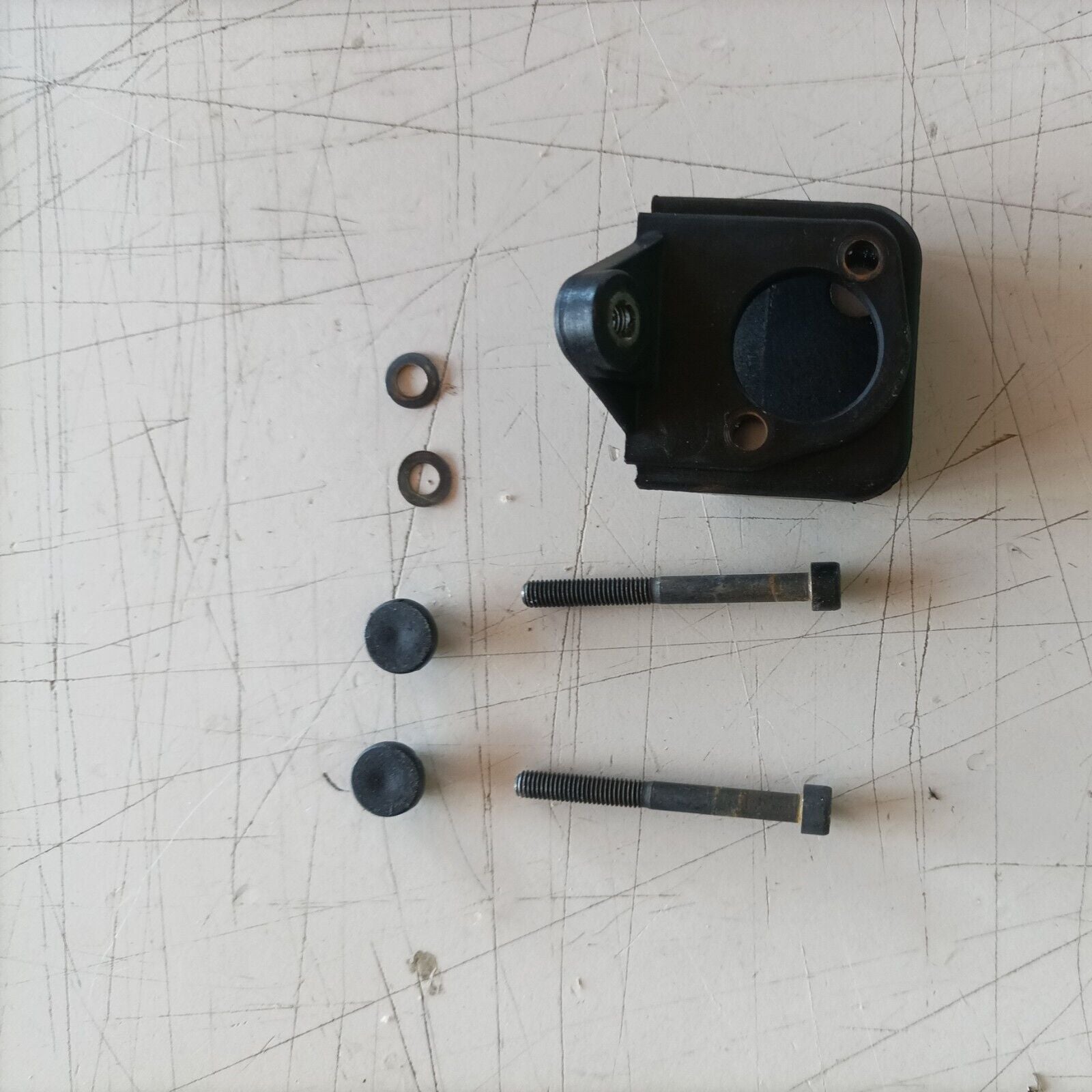 MOTOSEGA OLEO MAC 350 A SUPER supporto FILTRO ARIA E CARBURATORE ricambi usati