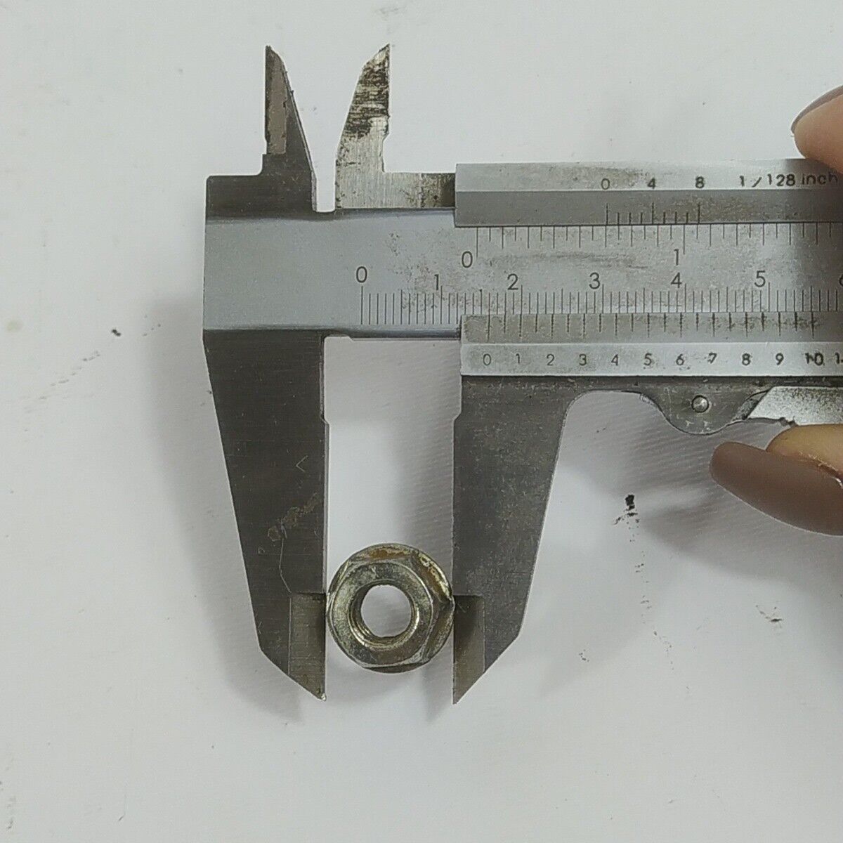 Ricambi usati per decespugliatore MCCULLOCH BP 38 AV DADO LATO VOLANO 