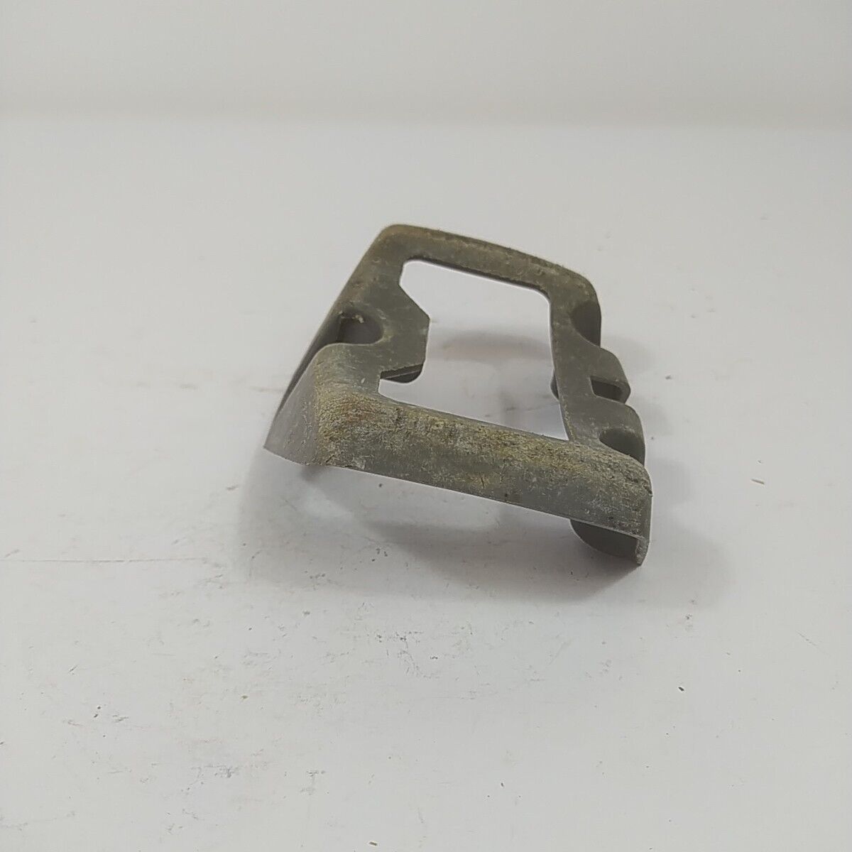 Ricambio per decespugliatore EFCO 8250 STAFFA SERBATOIO CARBURANTE BENZINA usato