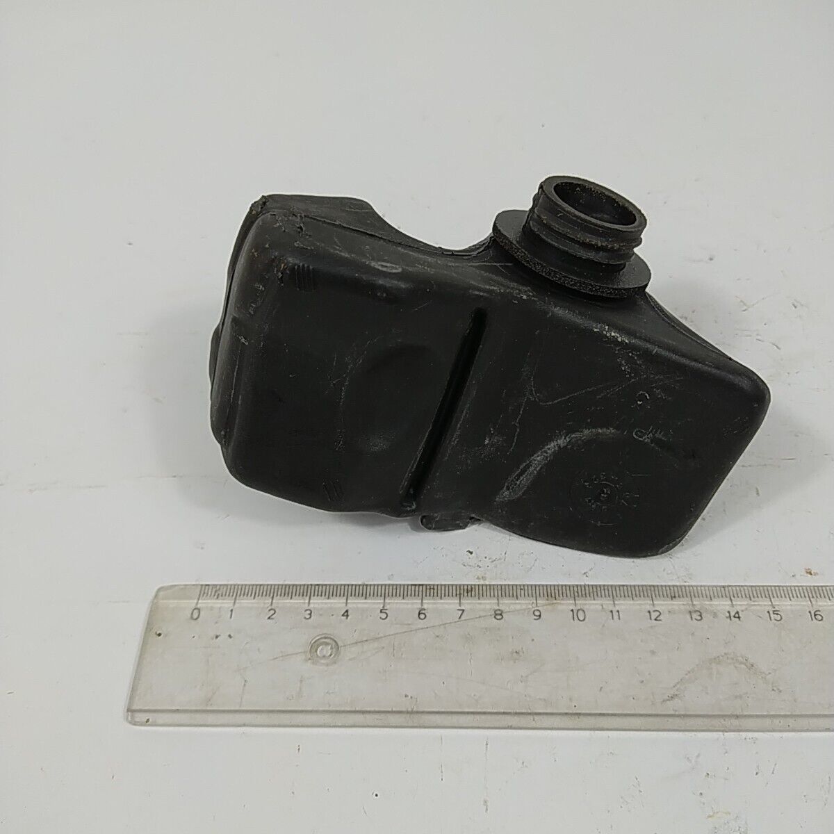 serbatoio CARBURANTE E TAPPO PER MOTOSEGA POULAN 2000 2.0 C.I ricambi usati