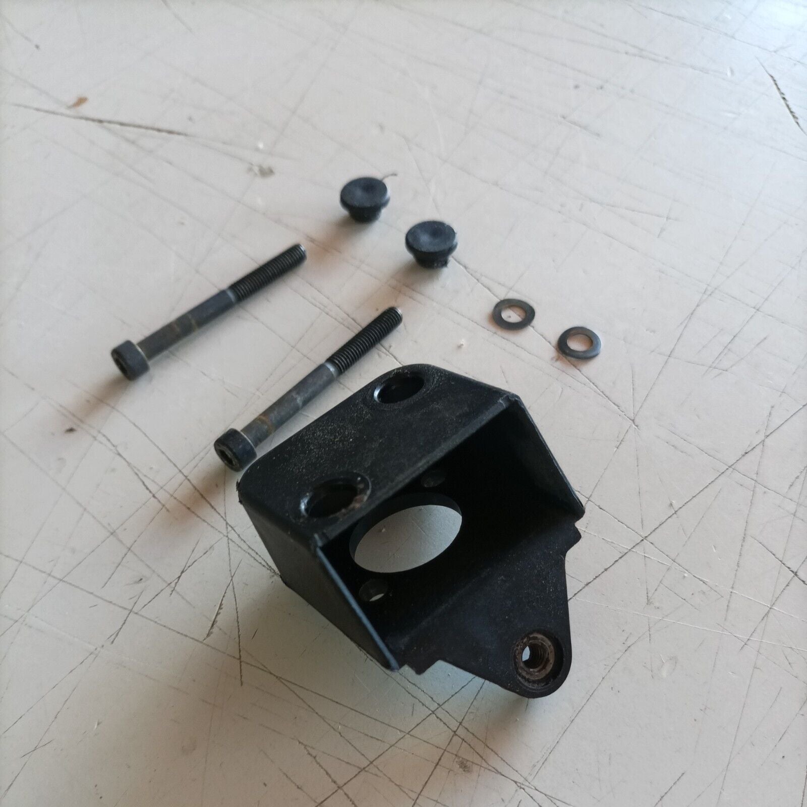 MOTOSEGA OLEO MAC 350 A SUPER supporto FILTRO ARIA E CARBURATORE ricambi usati