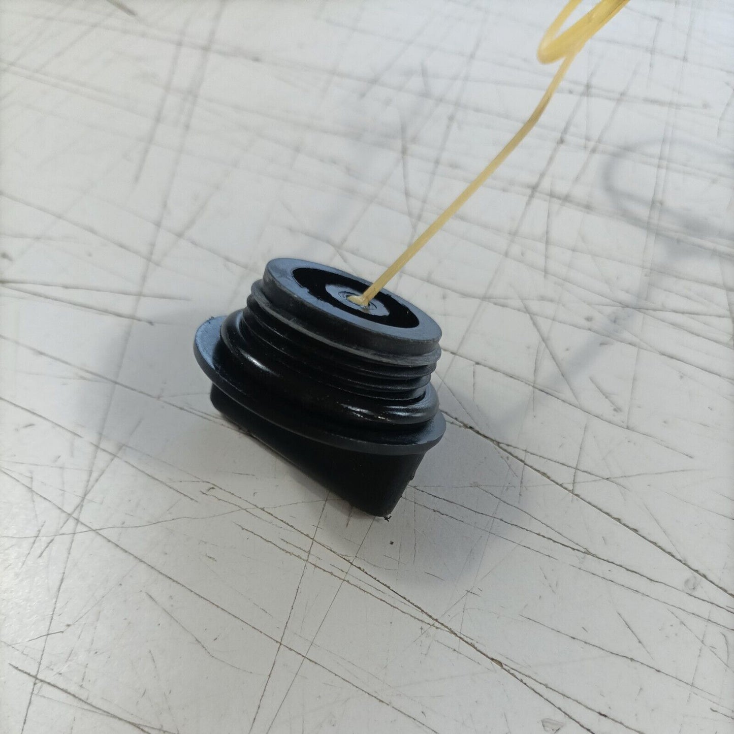 MOTOSEGA OLEOMAC OM 251 KIT TAPPO SERBATOIO CARBURANTE MISCELA ricambi usati