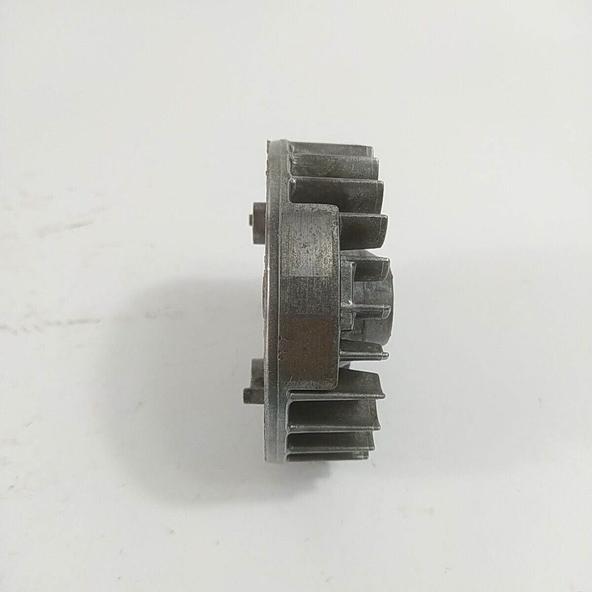 Ricambio DECESPUGLIATORE ALPINA STAR 41 VOLANO MAGNETICO DI AVVIAMENTO usato