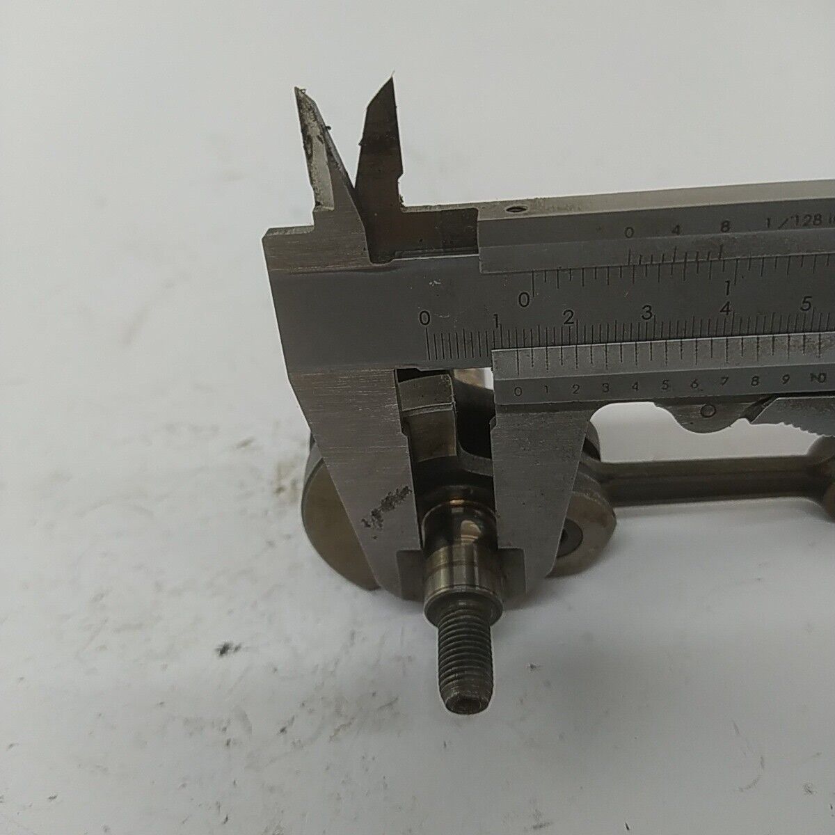 Ricambio usato ALBERO MOTORE originale per decespugliatore KAWASAKI TG 33