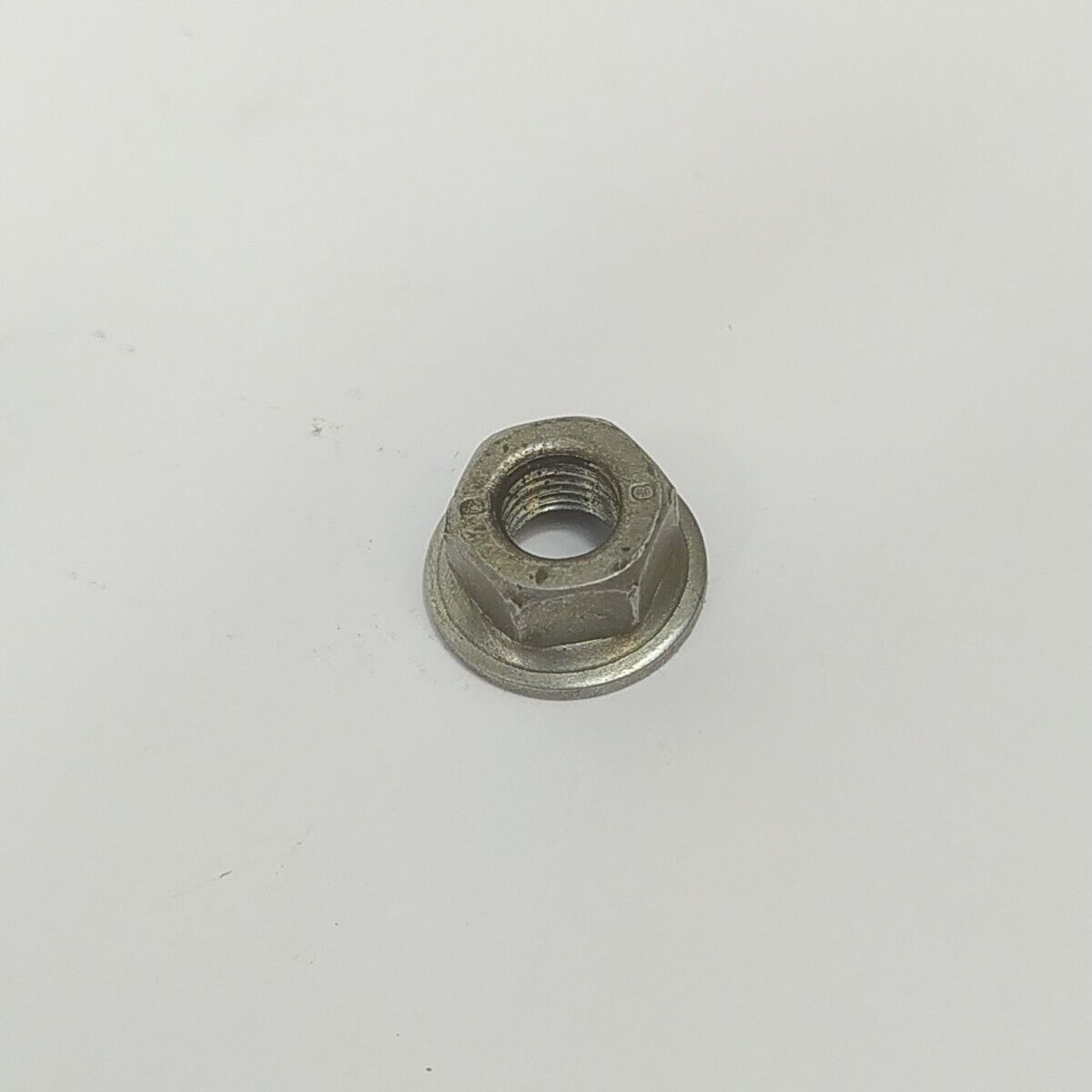 Ricambio per decespugliatore EFCO 8250 DADO ALBERO MOTORE LATO VOLANO usato