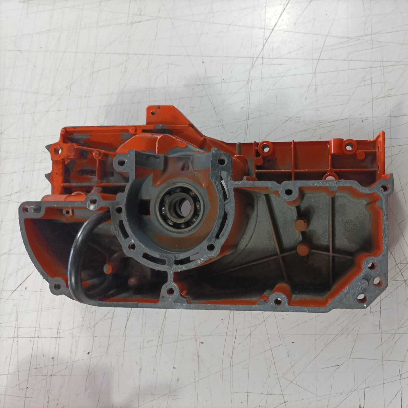 MOTOSEGA OLEOMAC OM 251 CARTER basamento CON SERBATOIO CARBURANTE ricambi usati