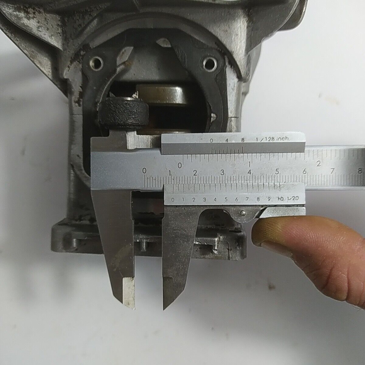 Ricambio BASAMENTO E ALBERO MOTORE Usato decespugliatore Mcculloch ELITE 3000