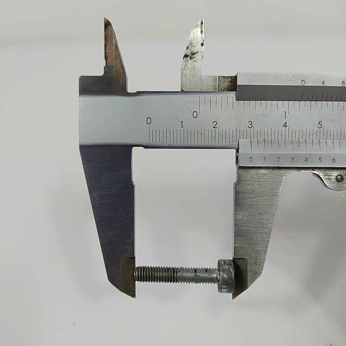 Ricambio usato VITI bulloni dadi perni di VARIE MISURE per motosega DOLMAR 116