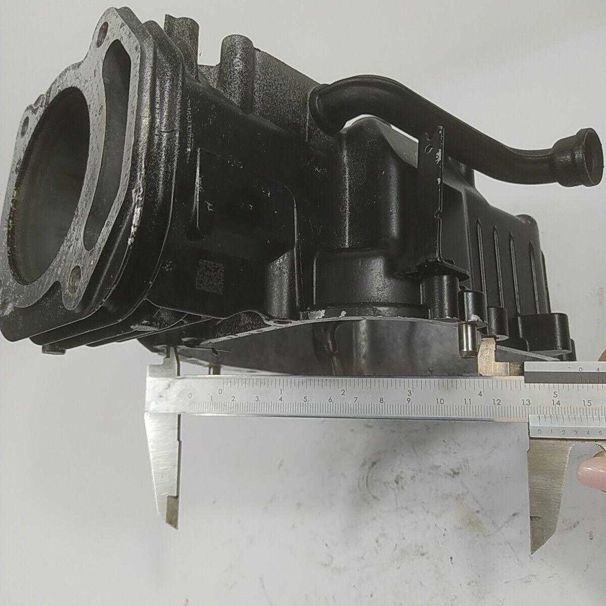Ricambio CILINDRO CARTER MOTORE per tosaerba Briggs & Stratton 675 EXi usato
