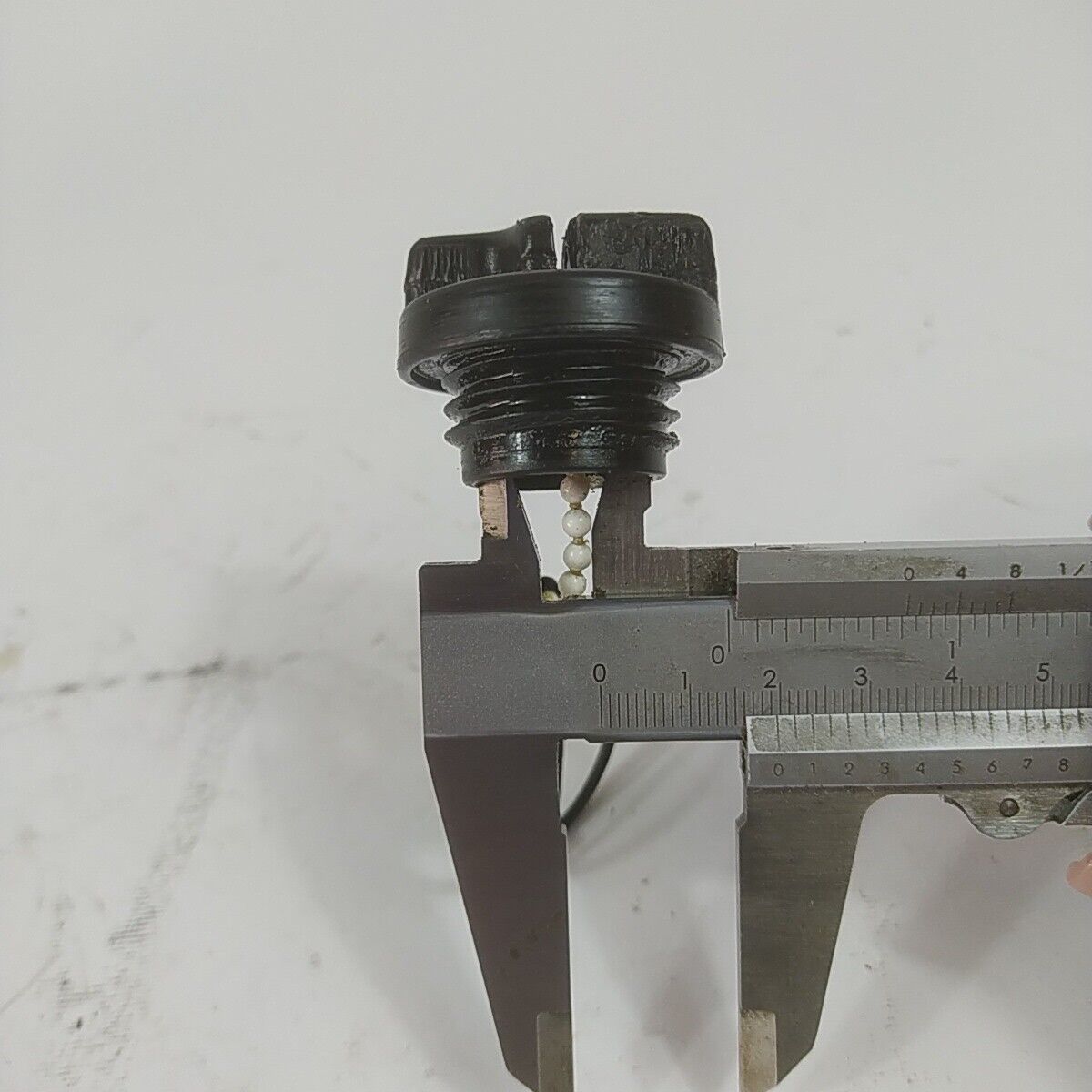 Ricambio per motosega CASTOR ALPINA 450 TAPPO SERBATOIO OLIO CATENA usato