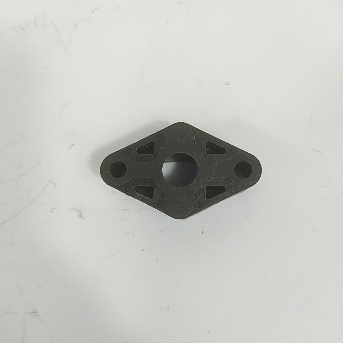 Ricambi usati per decespugliatore MCCULLOCH BP 38 FLANGIA COLLETTORE CARBURATORE