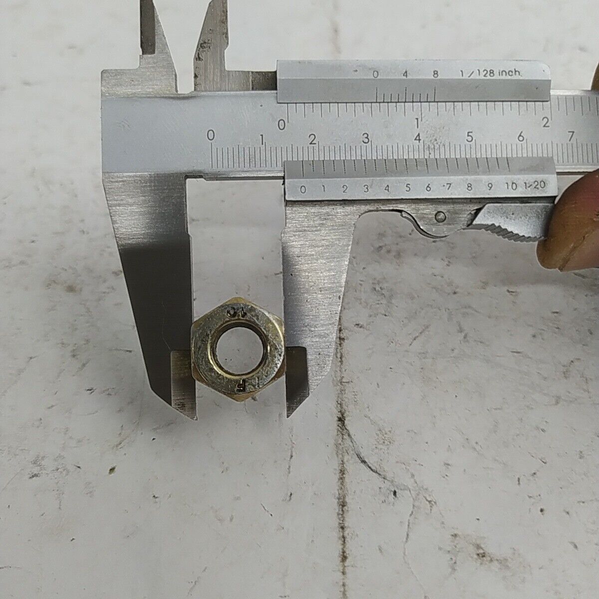 Ricambio DADO ALBERO MOTORE lato VOLANO usato per decespugliatore Emak Efco 8425