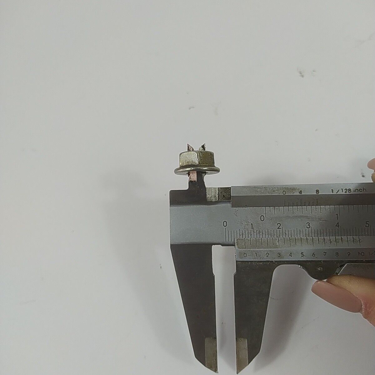 Ricambio per DECESPUGLIATORE ALPINA VIP 34 DADO BULLONE ALBERO MOTORE usato 