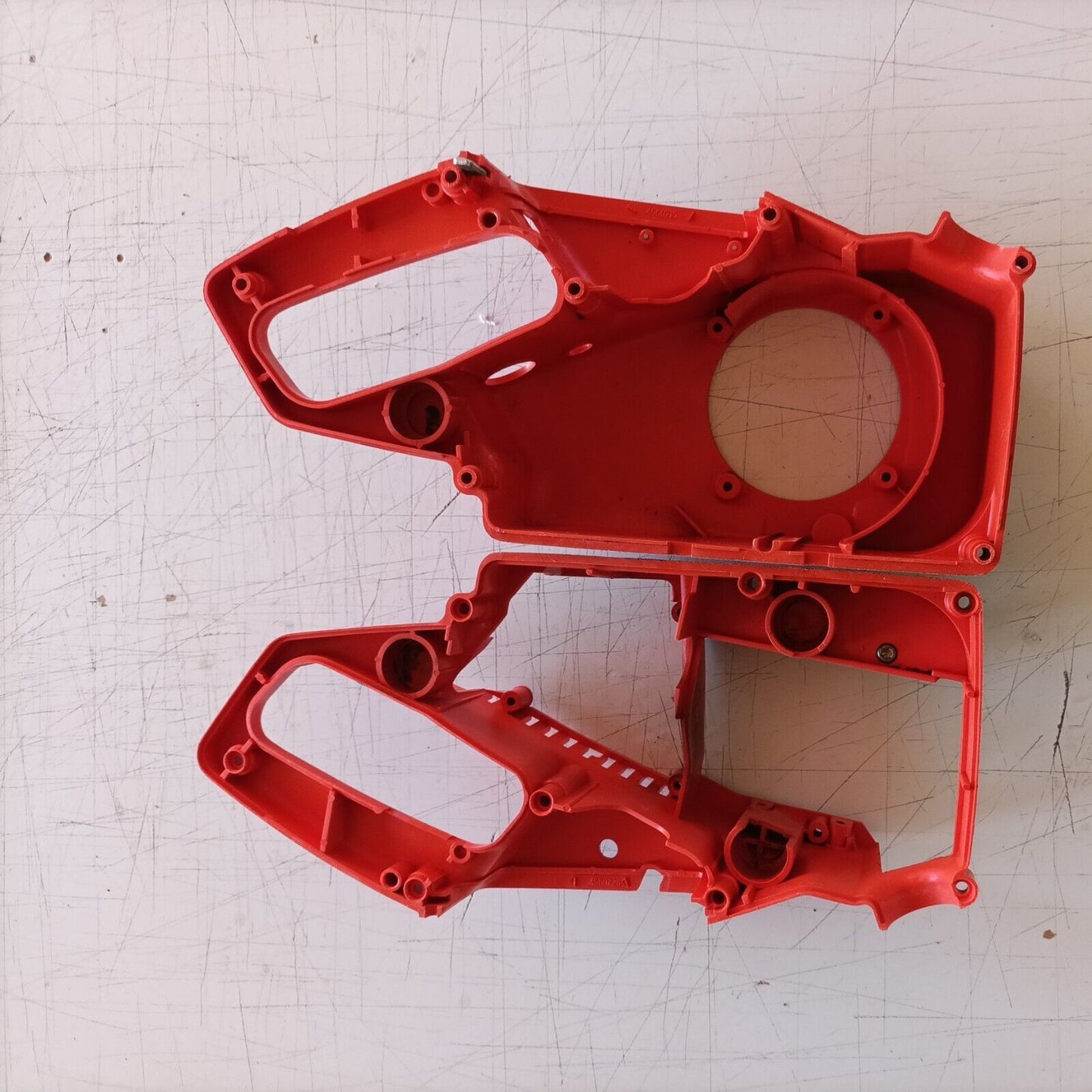 TELAIO CARCASSA COPERTURA MOTORE COMPLETA PER MOTOSEGA CASTOR 438