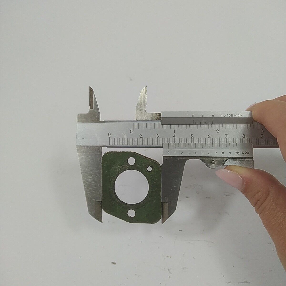 Ricambio FLANGIA COLLETTORE VITI CARBURATORE per motosega CASTOR CP 700 usato