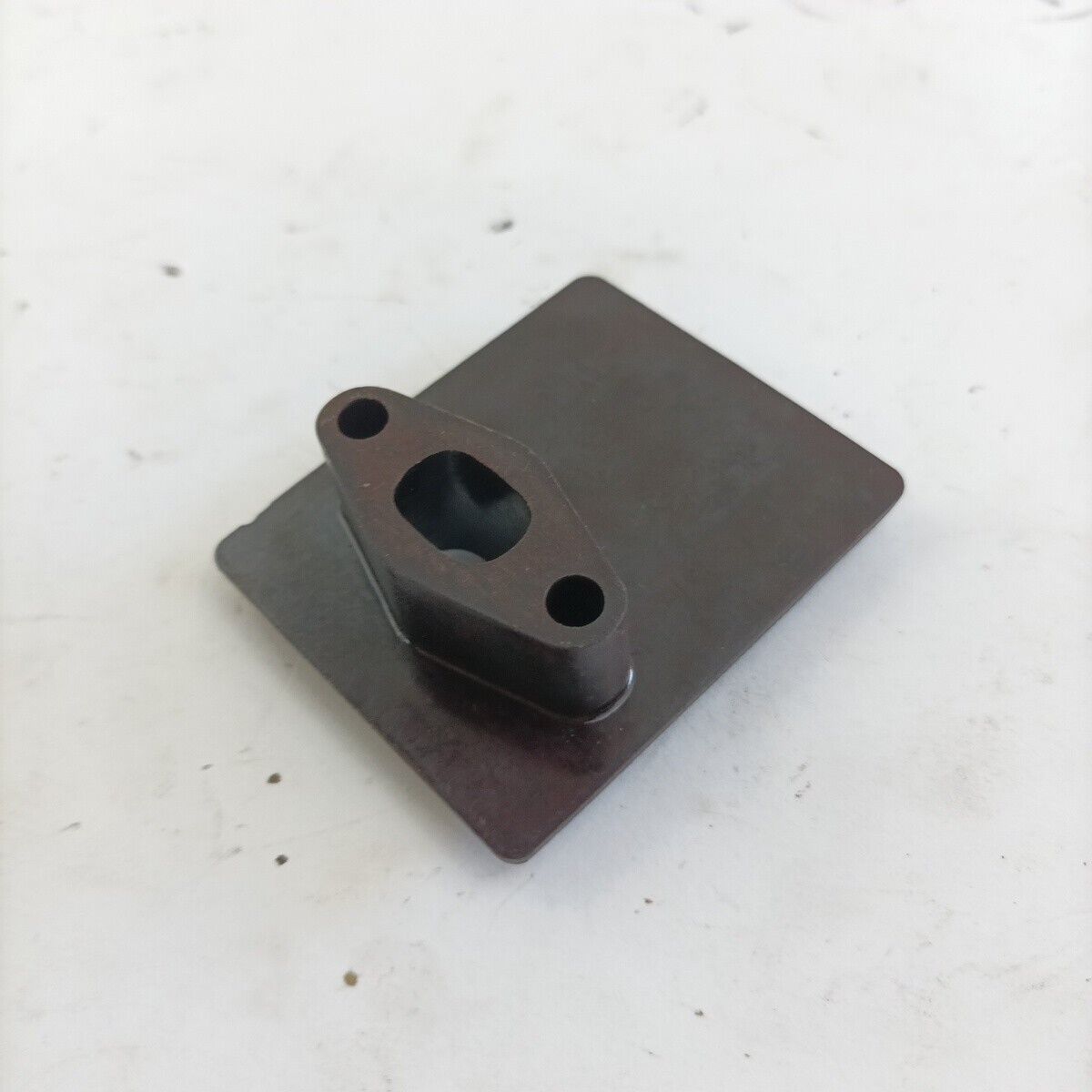 ricambio FLANGIA COLLETTORE CARBURATORE usato per decespugliatore KAWASAKI TD 33