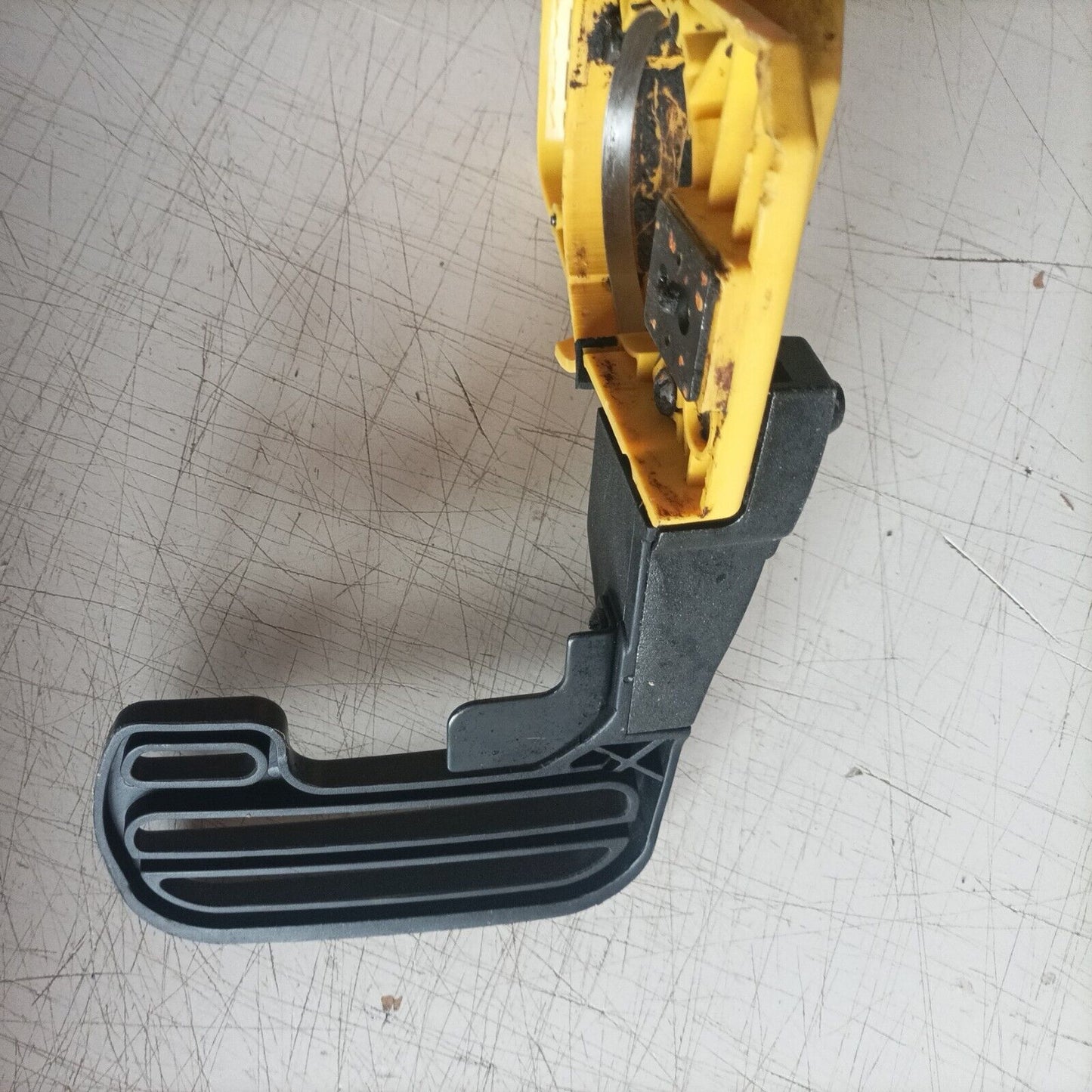 coperchio protezione FRENO CATENA PER MOTOSEGA KENDO CHAIN SAW 38 Cc usato